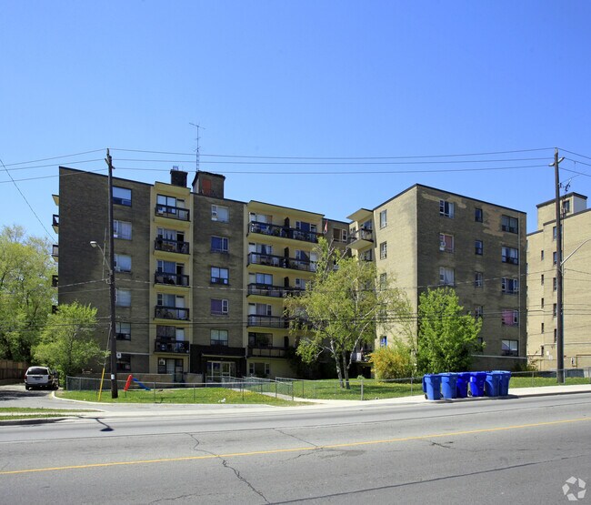 608 Dawes Rd in Toronto, ON - Building Photo - Building Photo
