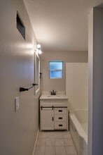 904 S Junett in Tacoma, WA - Foto de edificio - Building Photo