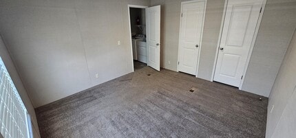 318 Tulip Ln in Belleville, MI - Building Photo - Building Photo