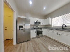 13038 W Aster Dr in El Mirage, AZ - Foto de edificio - Building Photo