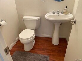 21901 Burbank Blvd in Los Angeles, CA - Building Photo