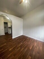 1108 W McCarty Ln in San Marcos, TX - Building Photo