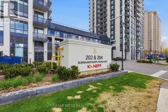 202 Burnhamthorpe Rd E in Mississauga, ON - Building Photo - Building Photo