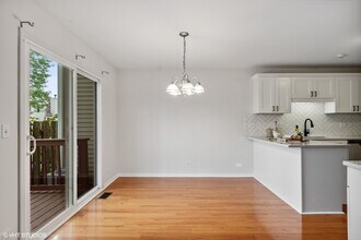 2852 Alandale Cir in Naperville, IL - Foto de edificio - Building Photo