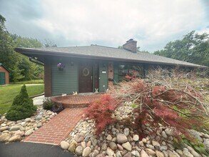 2158 Rankin Rd in Niskayuna, NY - Building Photo - Building Photo