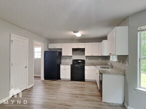 2892 Two Lakes Cir in College Park, GA - Foto de edificio - Building Photo