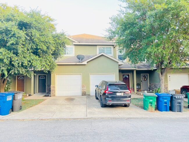 5020 Stowers Blvd in San Antonio, TX - Foto de edificio - Building Photo
