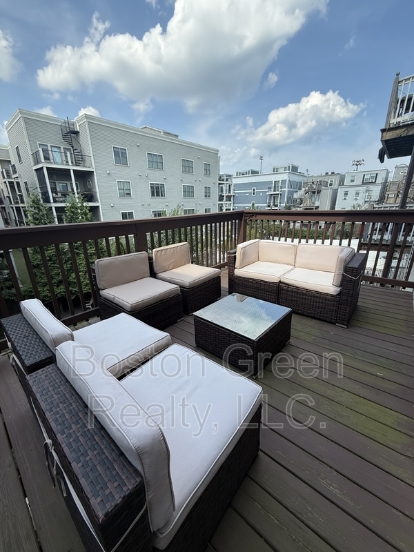property at 726 E 2nd St