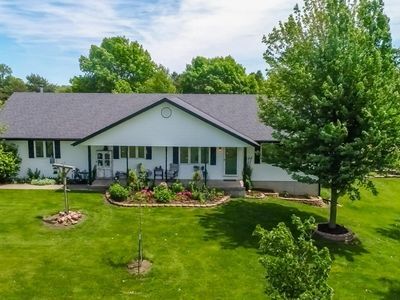 5501 Martell Rd in Hickman, NE - Foto de edificio