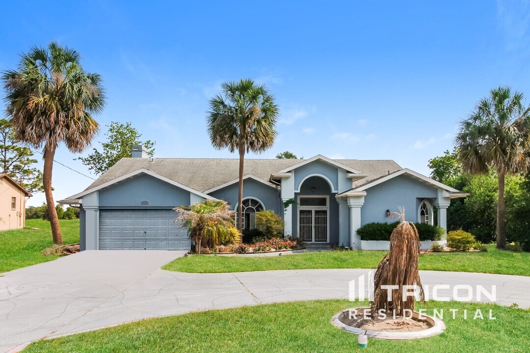 9529 Northcliffe Blvd in Spring Hill, FL - Building Photo