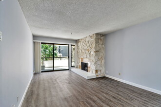 1830 Lakeshore Ave, Unit 109 in Oakland, CA - Building Photo - Building Photo