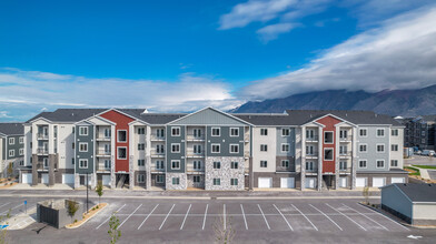 Ridgeline Parkway Apartments in Spanish Fork, UT - Foto de edificio - Building Photo