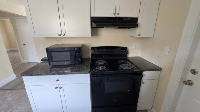 1244 W 36th St in West Palm Beach, FL - Building Photo - Building Photo