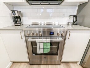 209 Cranbrook Walk SE in Calgary, AB - Building Photo - Building Photo