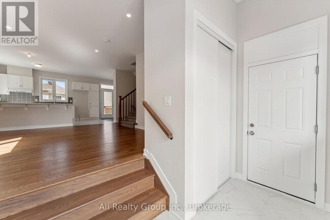 309 Falsetto St in Ottawa, ON - Building Photo - Building Photo