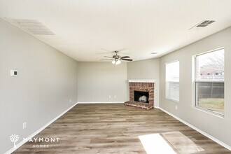 525 Linacre Dr in Crowley, TX - Foto de edificio - Building Photo