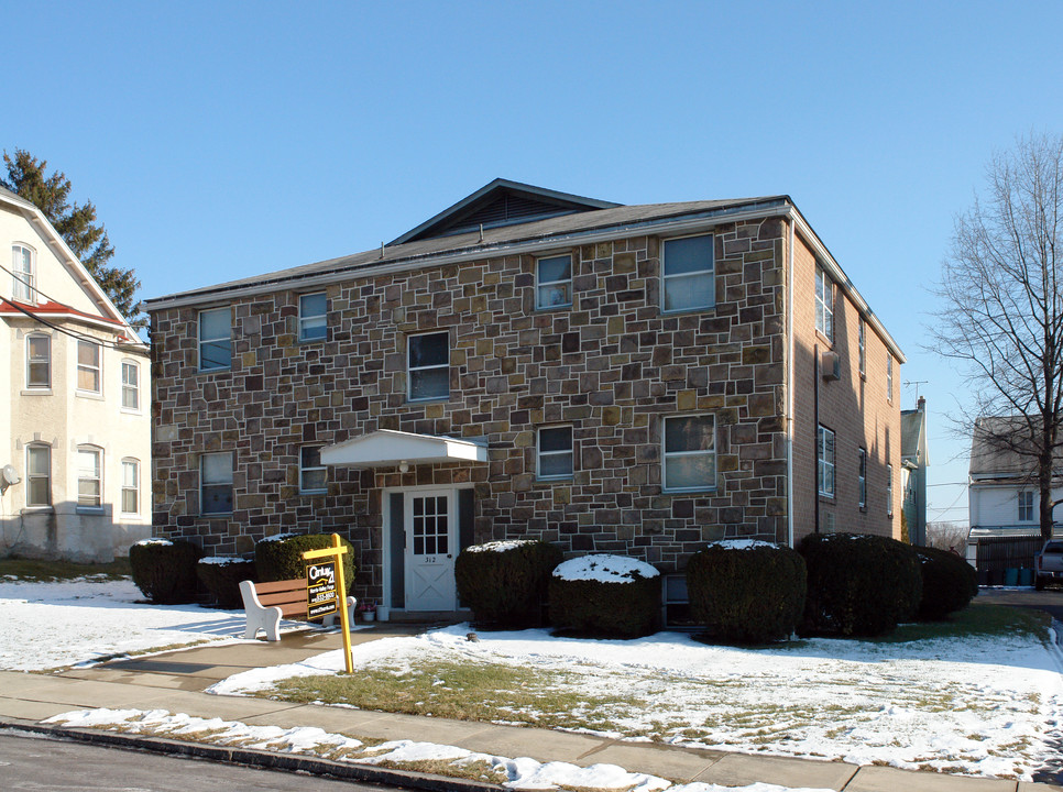 312 Church St in Royersford, PA - Building Photo