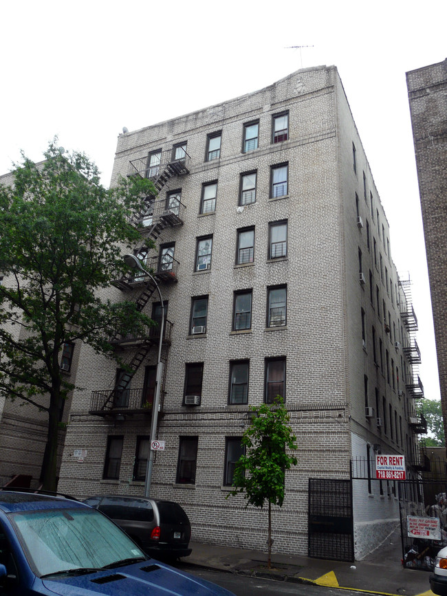 3569 Dekalb Ave in Bronx, NY - Foto de edificio - Building Photo