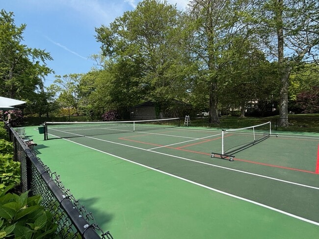 33 Ward St in Middletown, RI - Foto de edificio - Building Photo