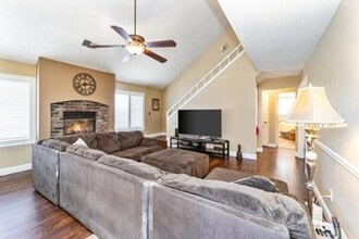 260 W Fremont Ave in Clovis, CA - Building Photo - Building Photo