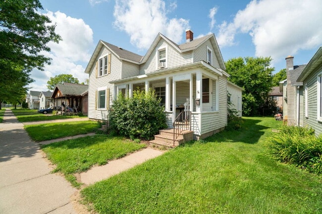 908 Water St in Eau Claire, WI - Building Photo - Building Photo