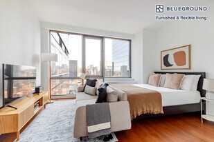 435 W 31st St in New York, NY - Building Photo