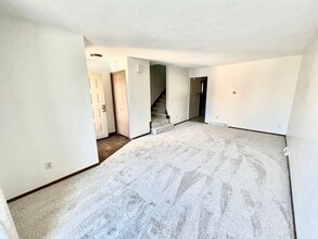 11055 Riverbend Ct E in Perrysburg, OH - Foto de edificio - Building Photo