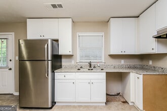 3940 Scott Dr in Forest Park, GA - Building Photo - Building Photo