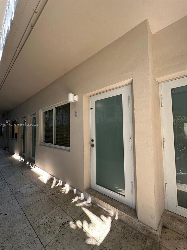252 Jefferson Ave in Miami Beach, FL - Building Photo - Building Photo