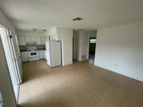 5305 Avery Rd in New Port Richey, FL - Building Photo - Building Photo