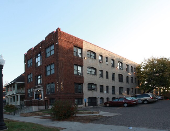 2733 Portland Ave S in Minneapolis, MN - Building Photo - Building Photo