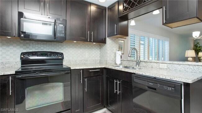 1545 Oyster Catcher Point in Naples, FL - Foto de edificio - Building Photo