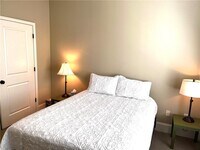 11 Perimeter E Ctr photo'