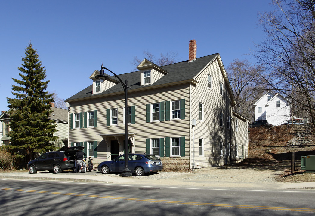 19 Exeter Rd in Newmarket, NH - Foto de edificio