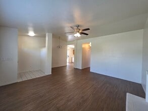 2211 W Sweet Ct in Visalia, CA - Building Photo - Building Photo