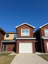 111 Peregrine Way in Enterprise, AL - Building Photo