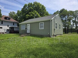 602 Logan Ave in Waterloo, IA - Building Photo