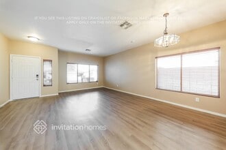 7005 S 21st Dr in Phoenix, AZ - Foto de edificio - Building Photo