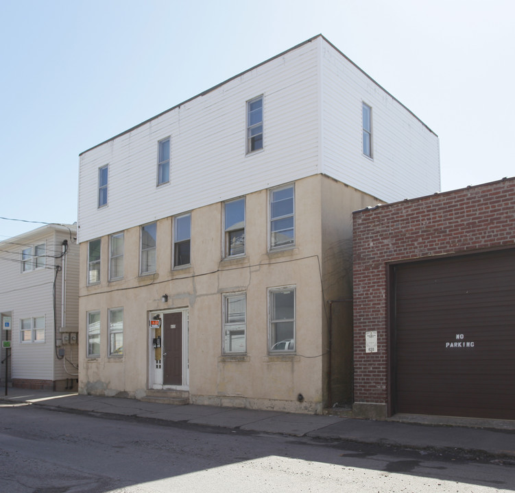 600 W Maple St in Hazleton, PA - Building Photo