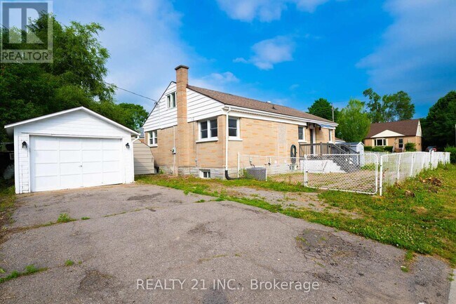 160 Elizabeth Ave in Peterborough, ON - Building Photo - Building Photo