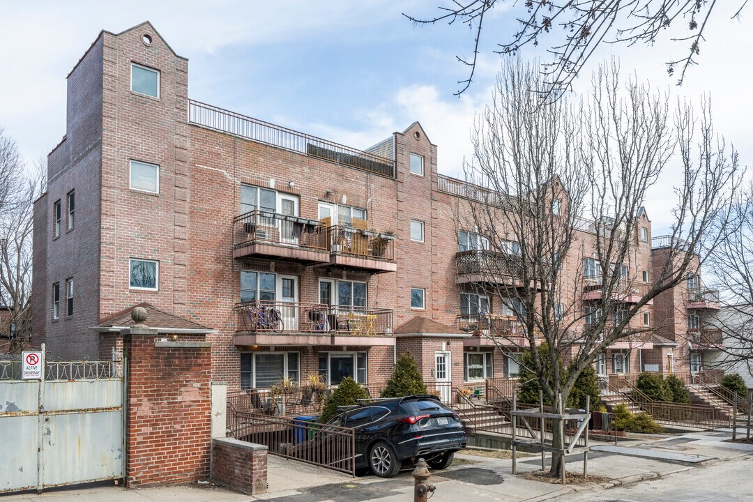 589 17th St in Brooklyn, NY - Building Photo