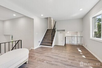 5 E Waverly Dr in Edison, NJ - Building Photo - Building Photo