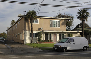 560 Hamilton St in Costa Mesa, CA - Foto de edificio - Building Photo