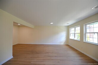 276 Temple Hill Rd in New Windsor, NY - Building Photo - Building Photo