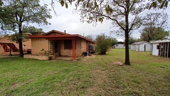 1504 N 11th St in Paducah, TX - Building Photo