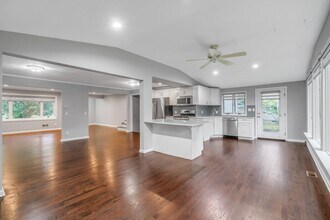 8 Waibel Dr in Allendale, NJ - Building Photo - Building Photo