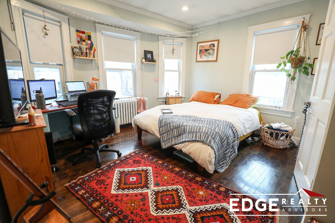 80 Wallingford Rd, Unit 2 in Boston, MA - Building Photo