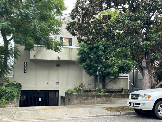 1328 9th St in Santa Monica, CA - Building Photo - Building Photo