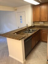 3454 Castle Glen Dr, Unit unit 131 in San Diego, CA - Building Photo