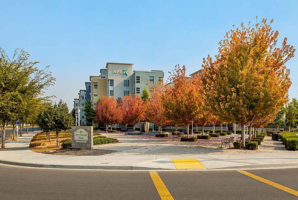 Apex in Milpitas, CA - Foto de edificio
